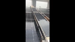 干挂式光伏板清洗机