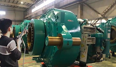 清洗大型的工业机械设备