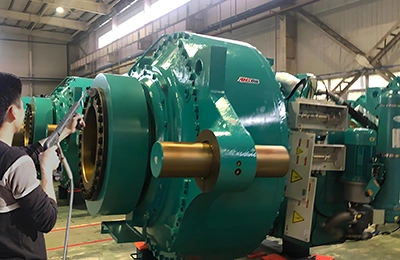 清洗大型的工业机械设备